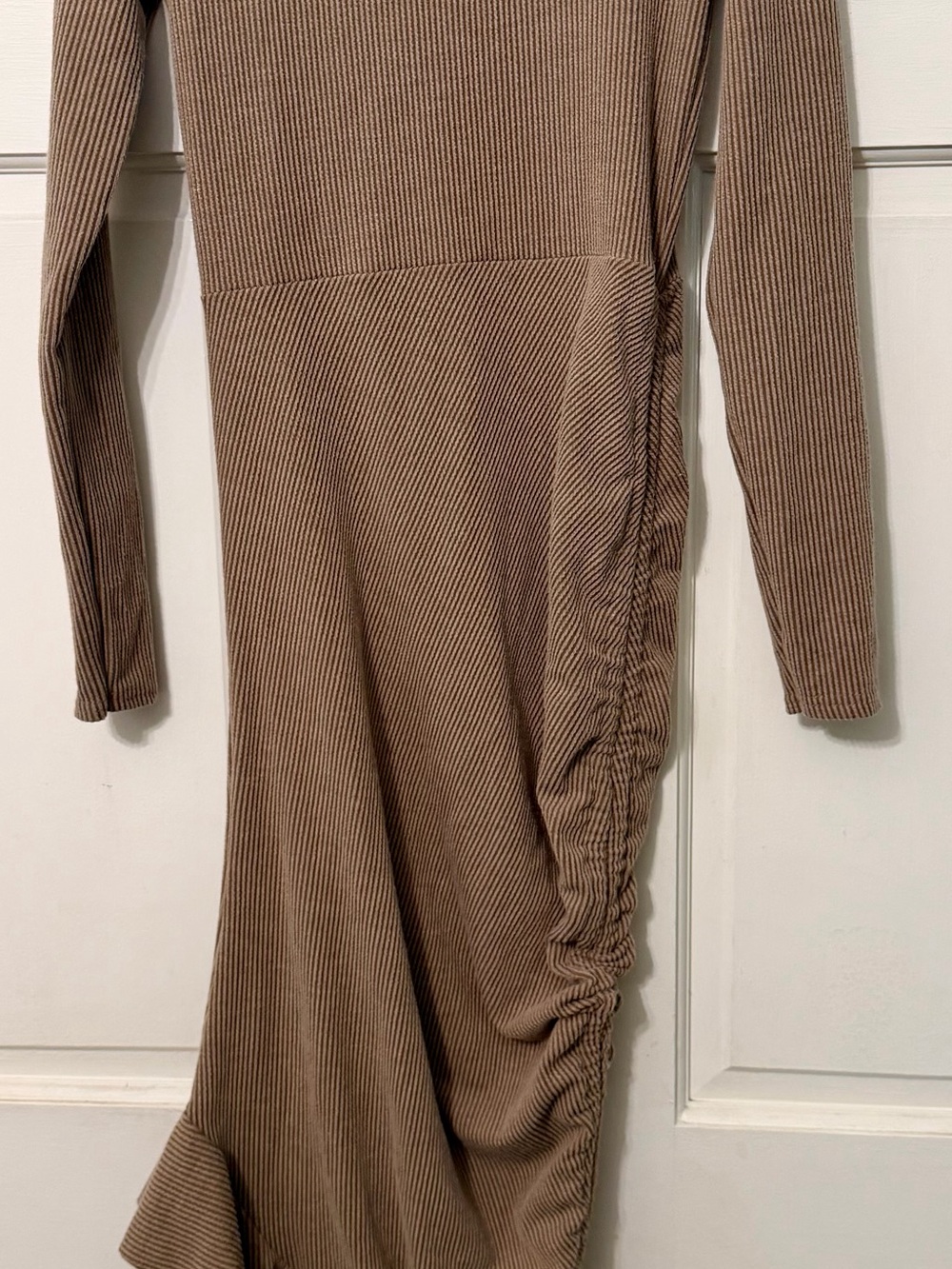 PrettyLittleThing Ribbed Long Sleeve Midi Dress - Taupe